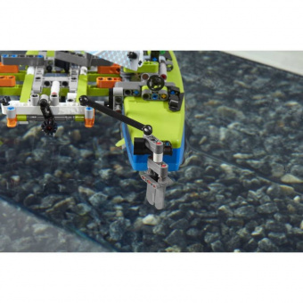 LEGO Technic 42105 Катамаран  фото
